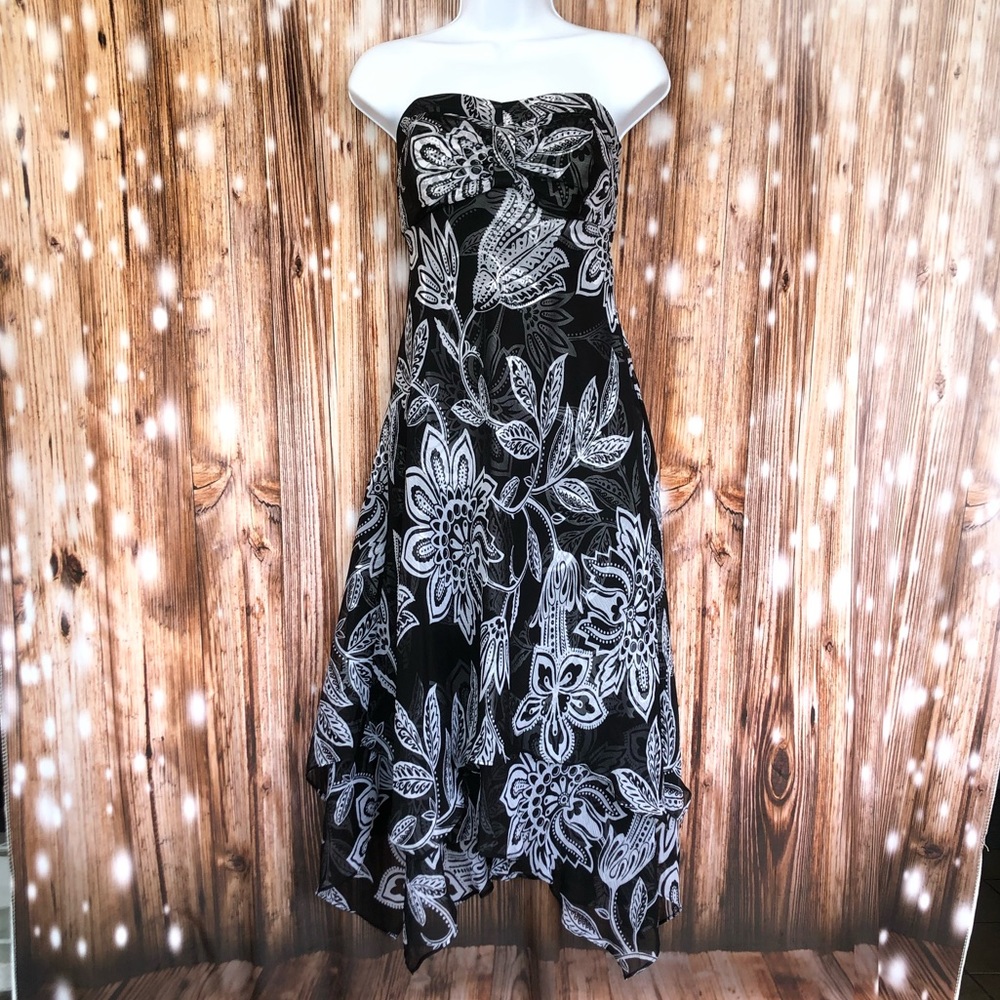 White House Black Market Black and White Floral Strapless Dress